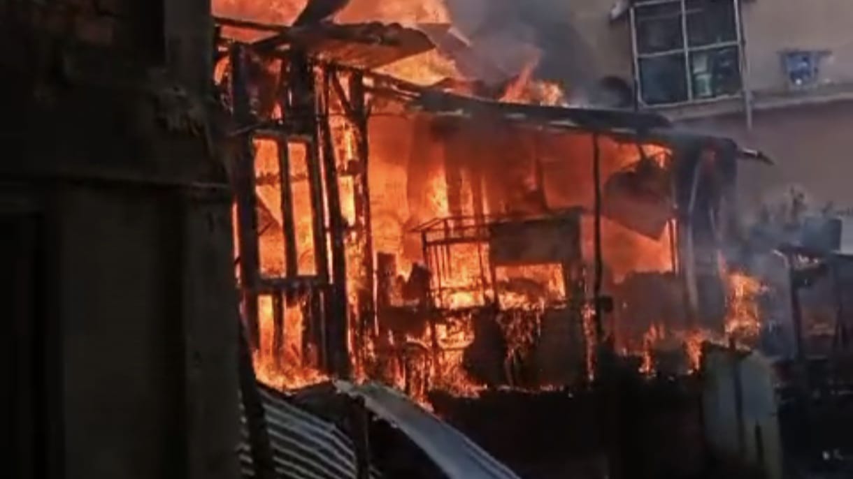 Rumah Ludes Terbakar di Palembang, Diduga akibat korsleting charge HP