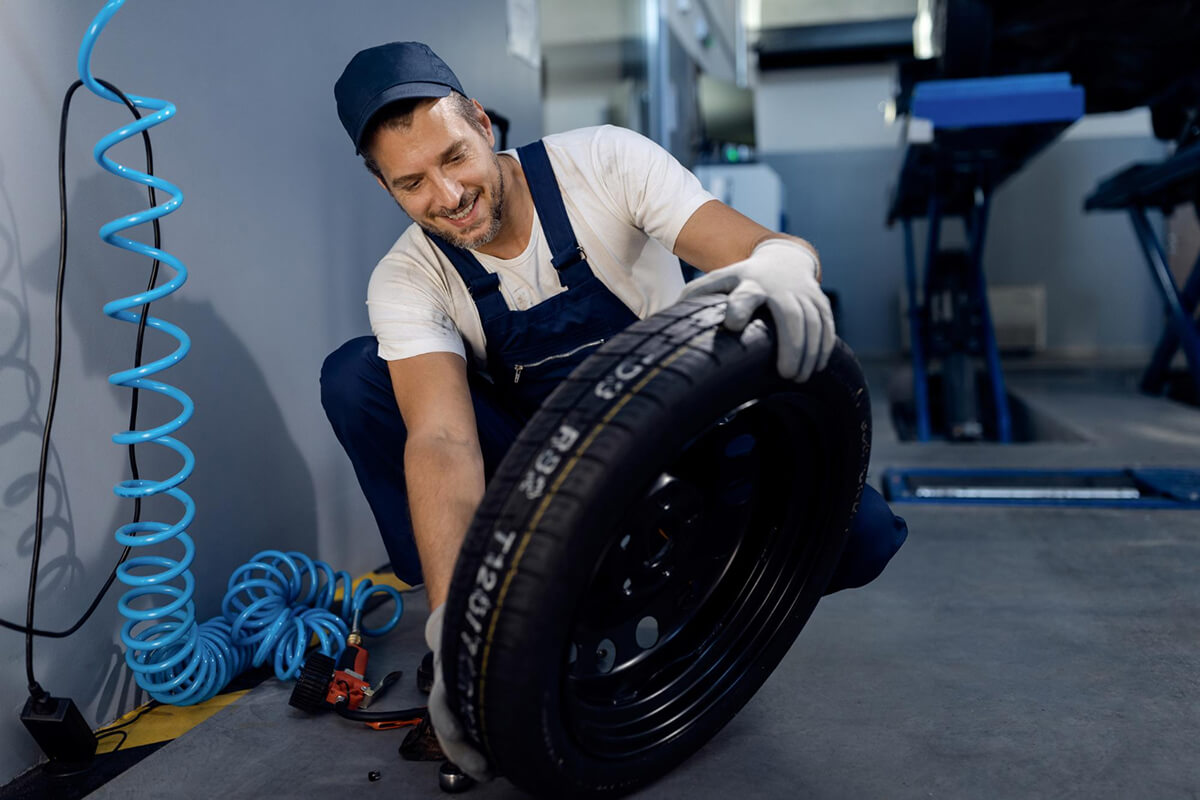 10 Cara yang Dapat Dilakukan Pengendara Dalam Menjaga Usia Pakai Ban Motor Pada Sebuah Sepeda Motor!