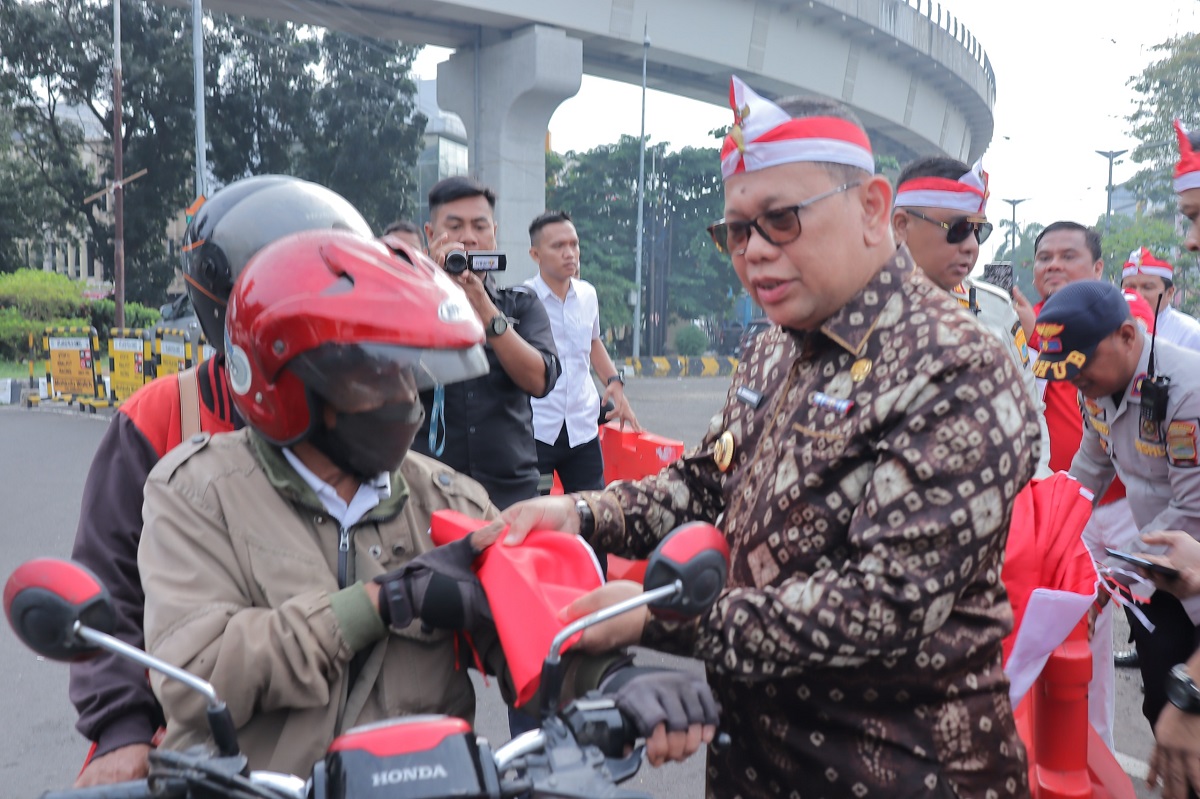  Semarakkan HUT RI, Pemkot Palembang Bagikan Bendera Merah-putih