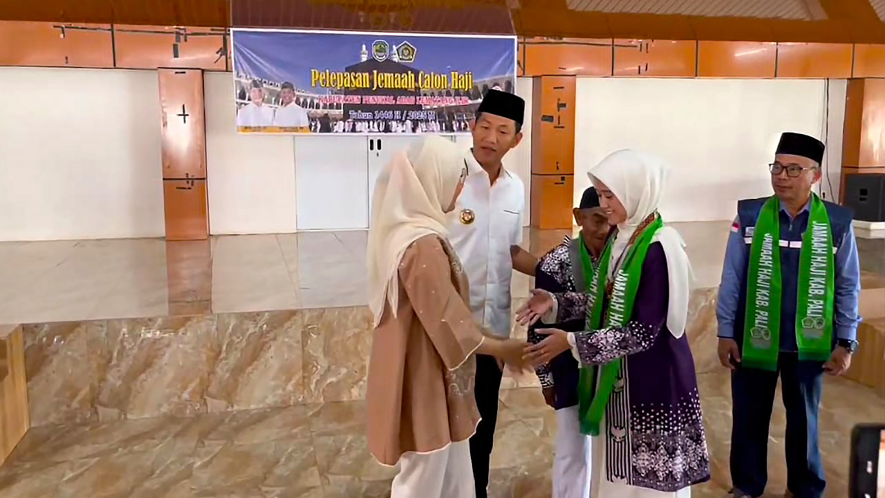 Bupati PALI Asgianto Melepas 31 Jemaah Calon Haji, Ini Pesannya!