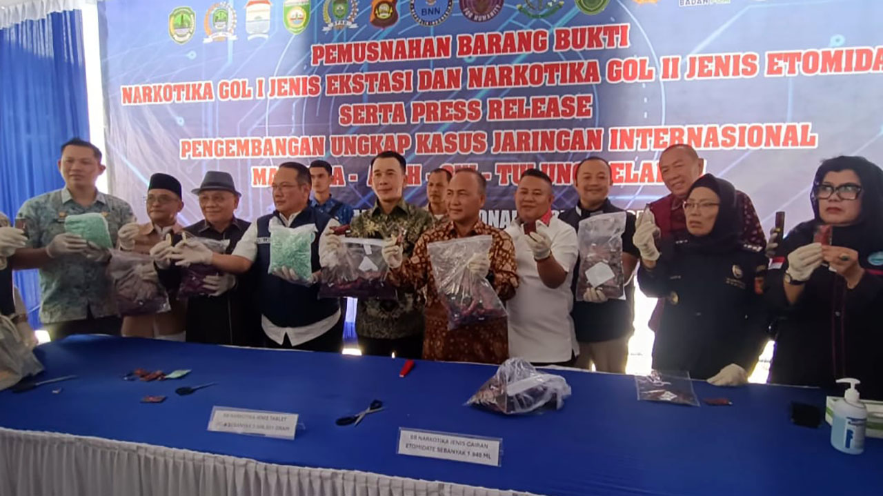 BNNP Sumsel Musnahkan Ribuan Pil Ekstasi dan Ratusan Ketrik Vape Berisi Etomidate