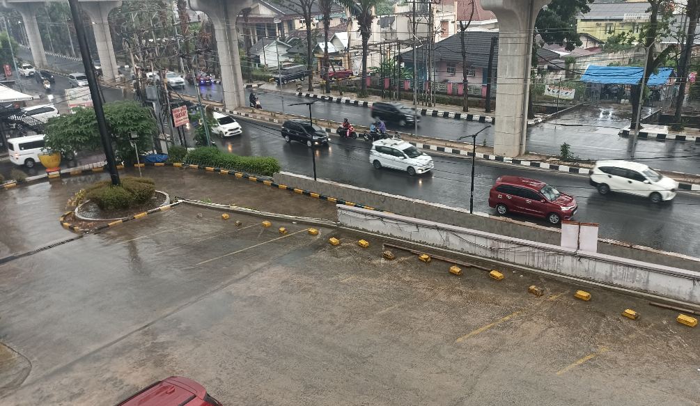 Alhamdullilah! Warga Palembang Senang Saat Diguyur Hujan, Semoga Kabut Asap Hilang 