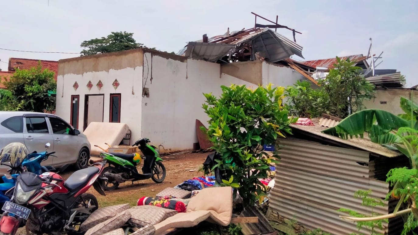 Angin ‘Puyuh’ Mengamuk di Sematang Borang, 9 Rumah Rusak dan 1 Warga Terluka