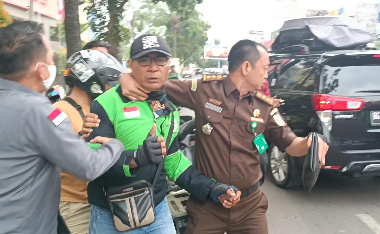 Dramatis! Buronan Terpidana Kasus Pengrusakan Mobil Ditangkap Tim Tabur Kejati Sumsel dan Kejari Palembang