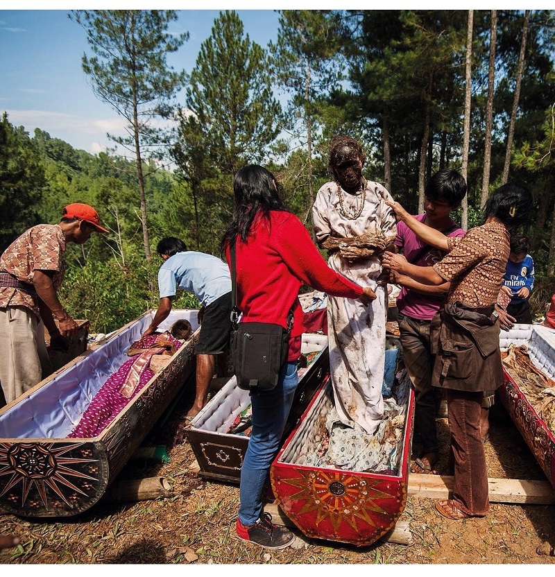 Ritual Mayat Berjalan: Mengungkap Keunikan Tradisi Ma' Nene Suku Toraja