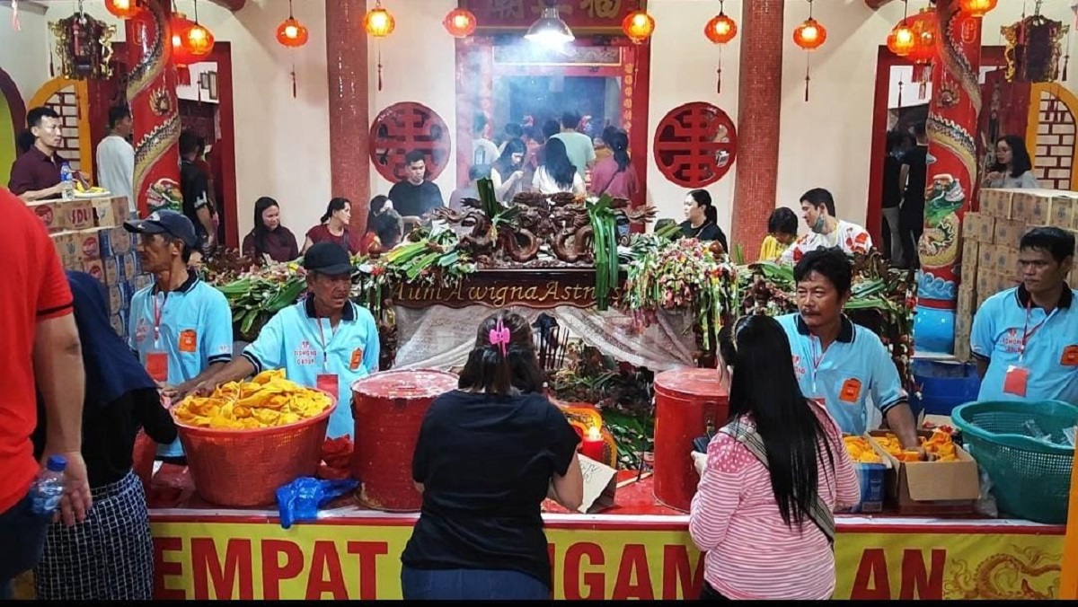 Malam Puncak Perayaan Cap Go Meh, Puluhan Ribu Pengunjung Padati Pulau Kemaro