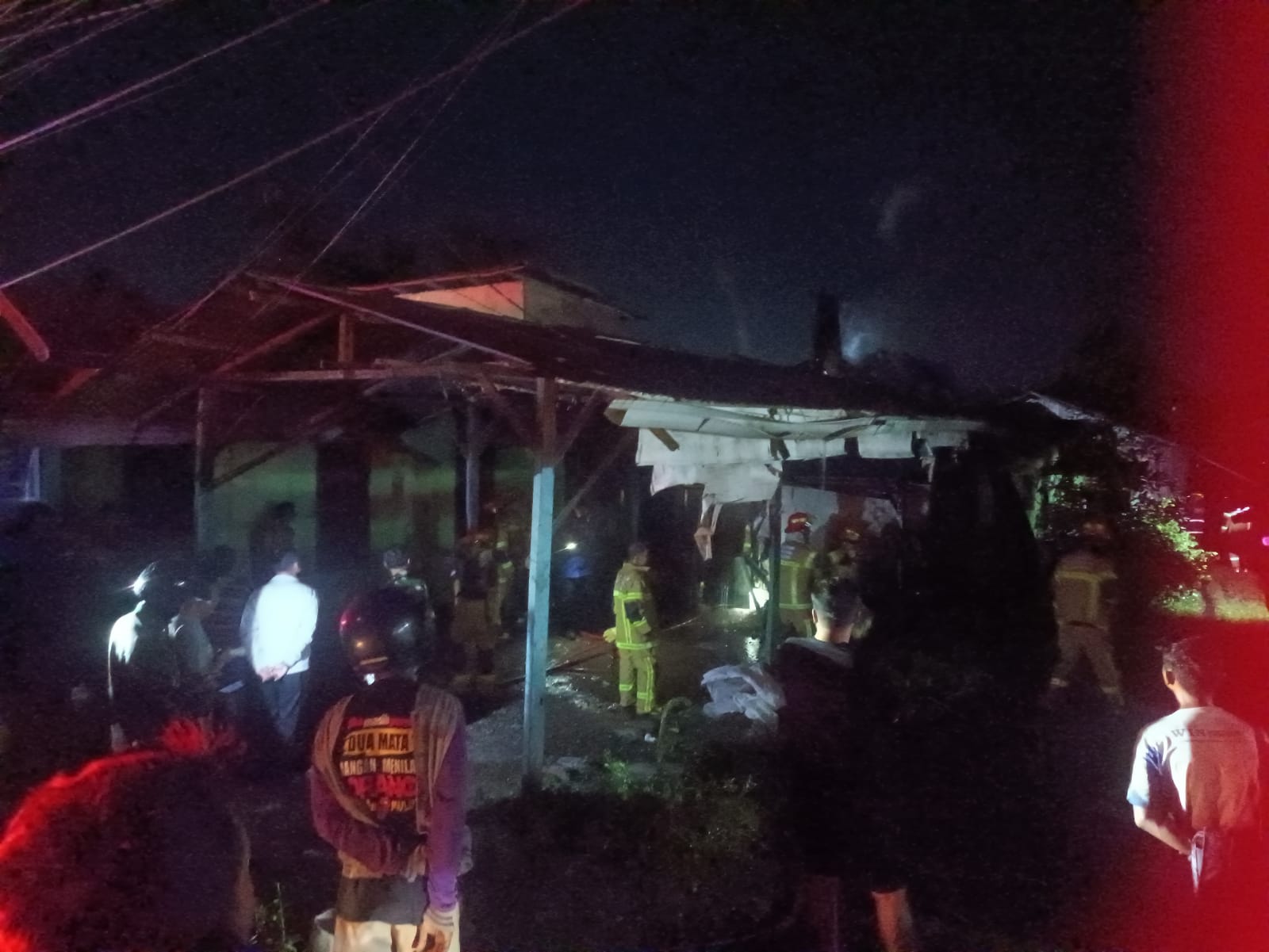 Rumah Sekaligus Tempat Steam Motor di Kalidoni Palembang Ludes Terbakar