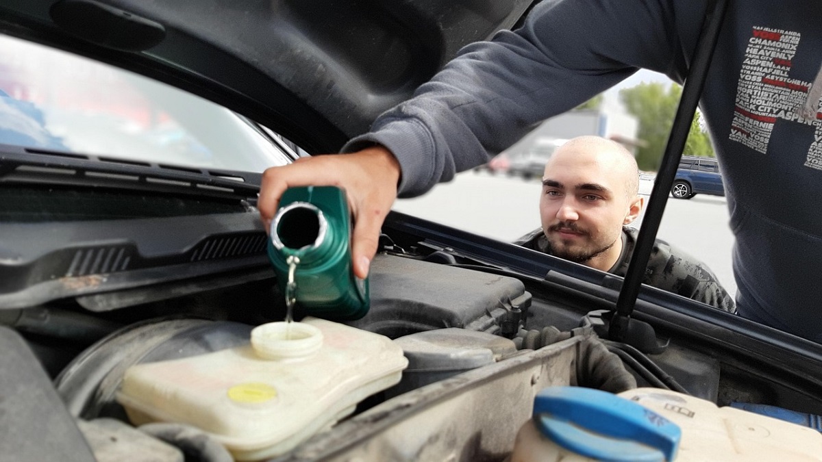 Jangan Sepelekan! Minyak Rem Mobil Bisa Jadi Penentu Hidup dan Mati di Jalan