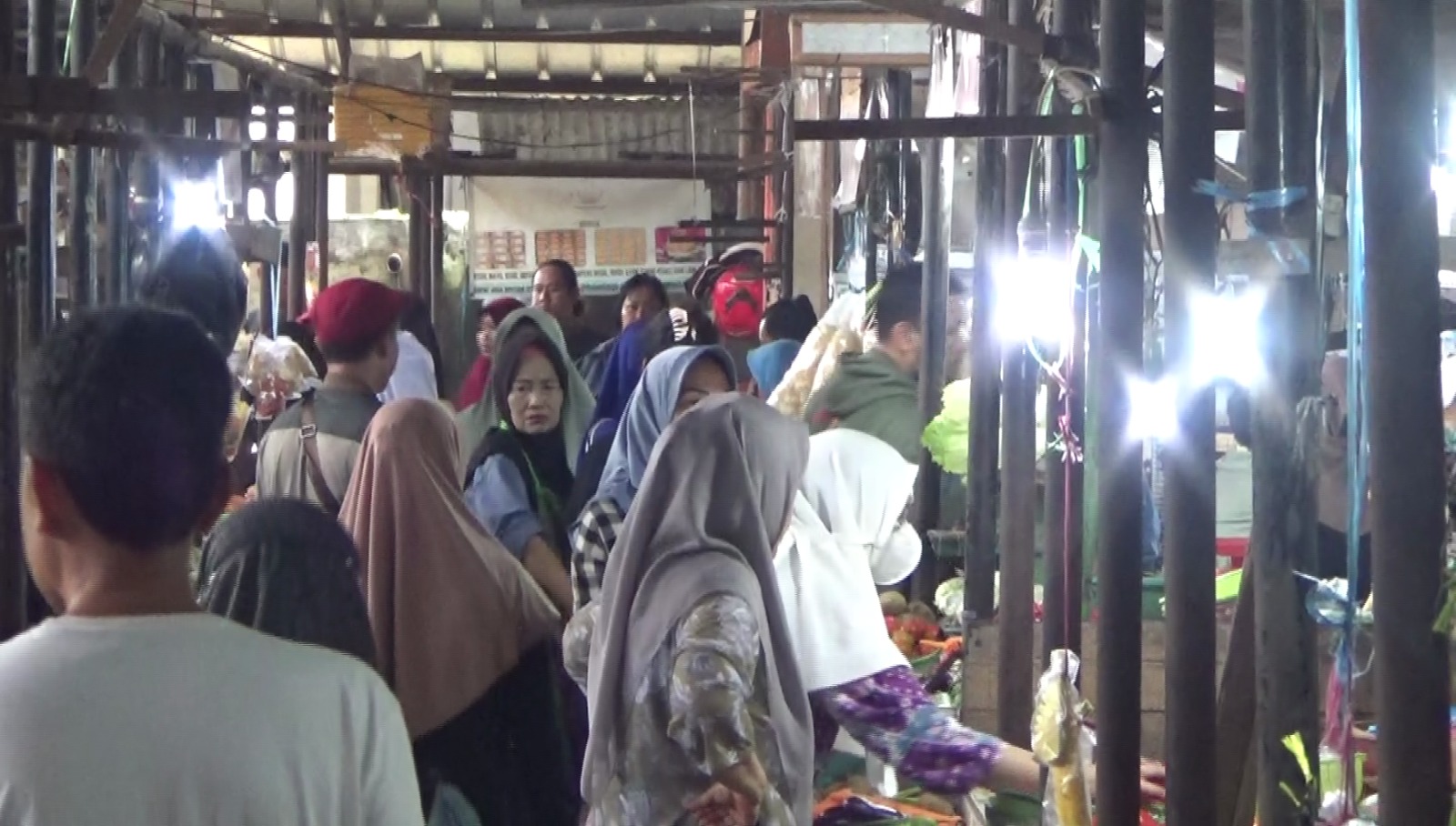 Kondisi Pasar Sekip Ujung Mulai Ramai Pembeli