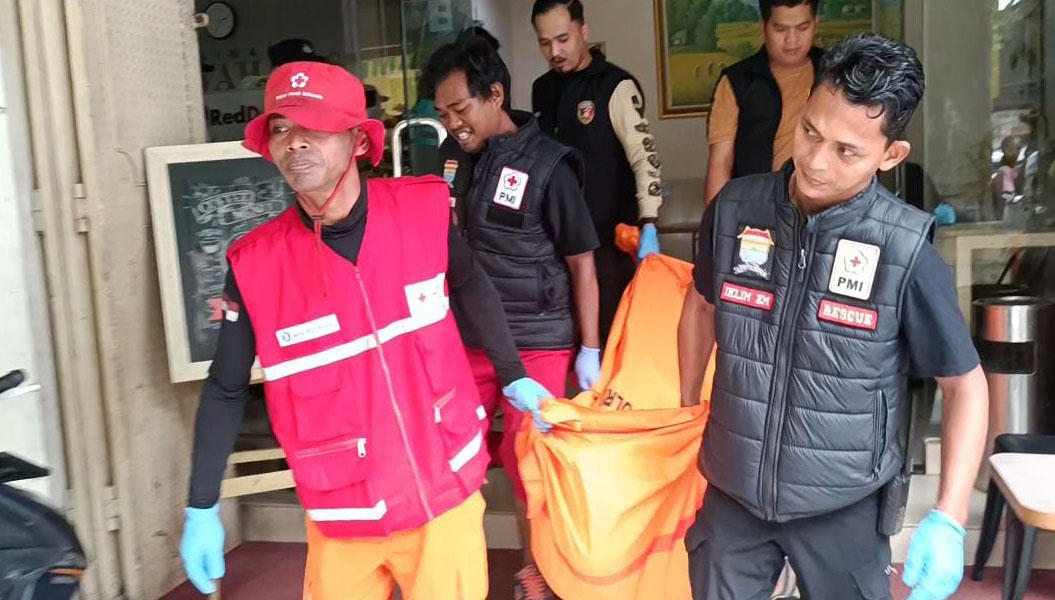 Pria Paruh Baya Tewas Mengenaskan di Dalam Kamar Penginapan di Palembang