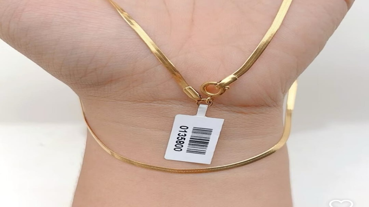 Inspirasi Kalung Emas Rantai Polos yang Elegan, Cocok untuk Gaya Minimalis Modern