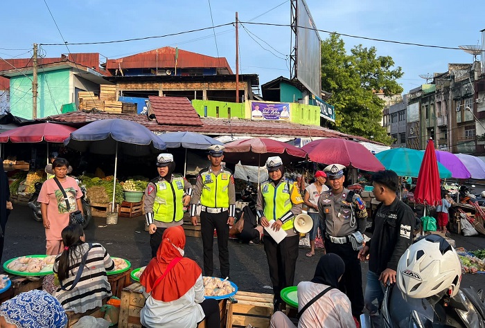 Satgas II Binluh Polres OKU Sosialisasi Operasi Patuh Musi 2023 di Pasar