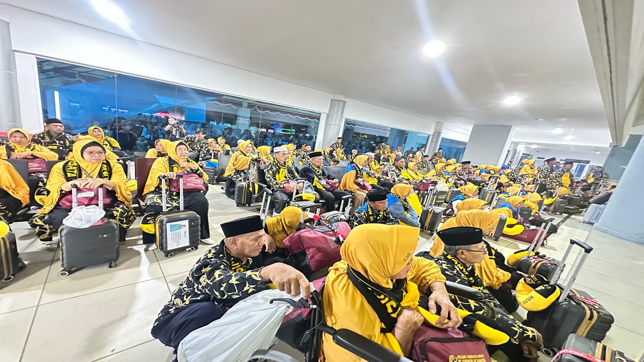 Holiday Angkasa Wisata Lepas 170 Jemaah Umroh Paket 12 Hari