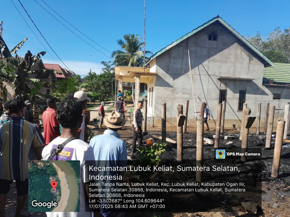 Ditinggal ke Kebun, Rumah Panggung di Lubuk Keliat Ludes Terbakar