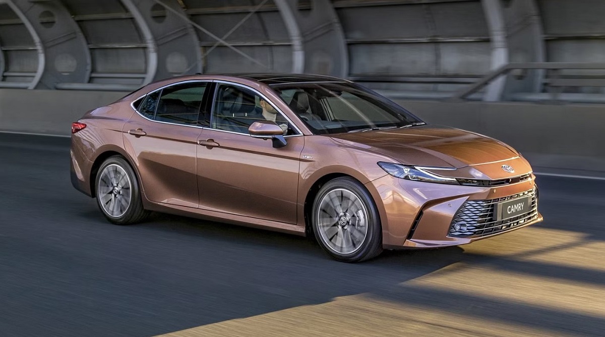 Harga Melonjak! Toyota Camry 2025 Hybrid Termahal Sepanjang Sejarah, Apa Saja Fitur Barunya?