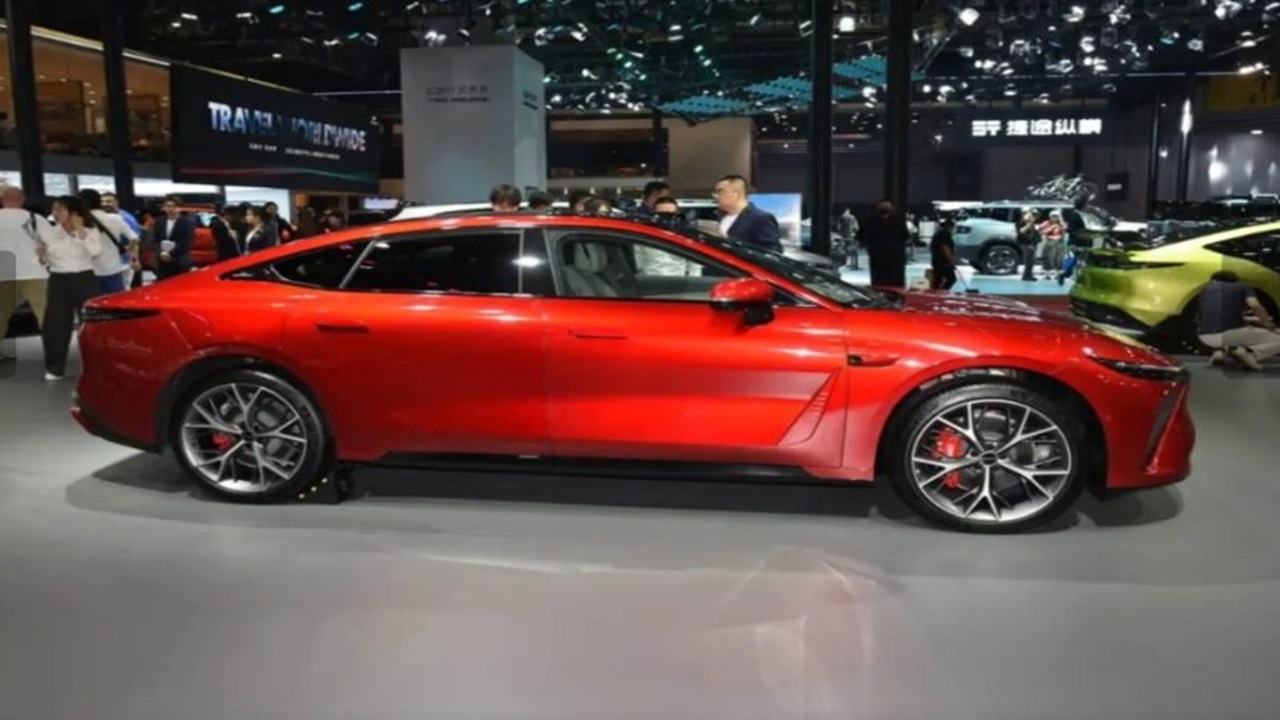 Sedan Listrik Exeed Exlantix ES 2025 Dari Chery, Tawarkan Fitur Premium