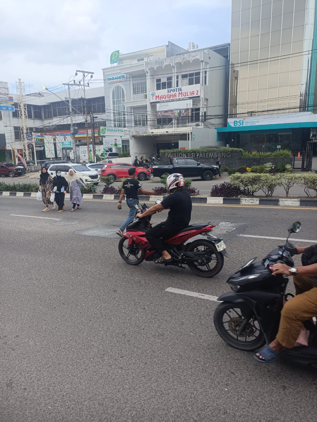 Alamak! Baru Diperbaiki, Jalan Sudirman Depan RSMH Kembali Rusak dan Bergelombang