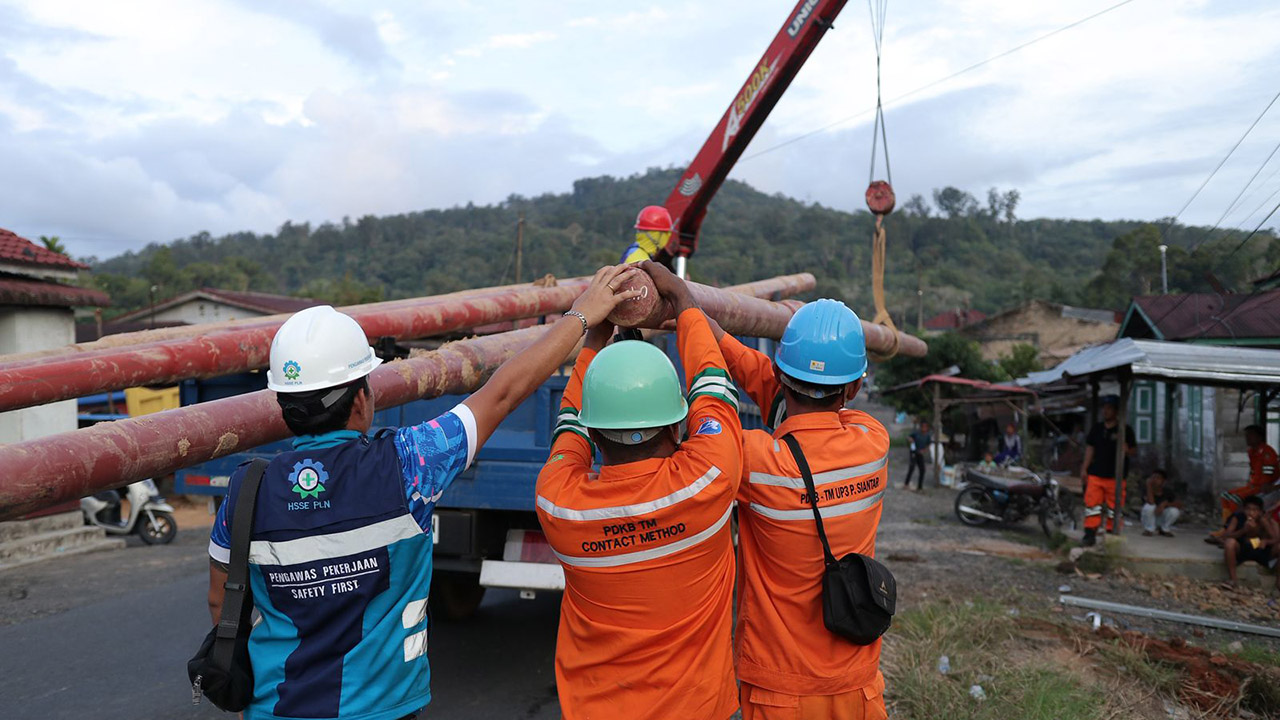 Listrik Sumut Hampir Pulih Sepenuhnya, PLN All Out Hidupkan Kembali Listrik Sibolga dan Tapanuli Tengah