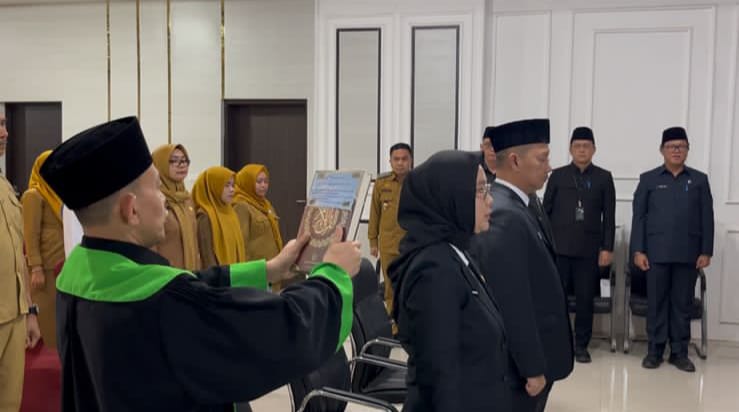 Bupati PALI Resmi Lantik Tiga Pejabat Administrator di Lingkungan Pemkab PALI