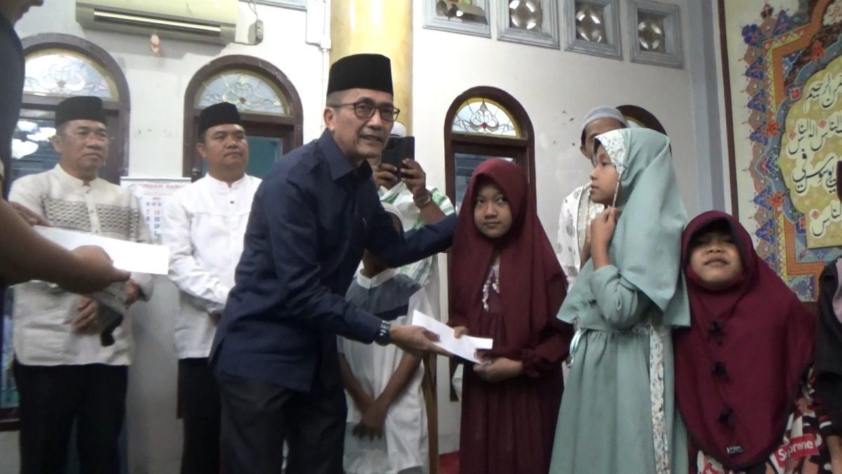 Peringati 10 Muharram 1446 Hijriah, Sekda Kota Palembang Santuni Anak-Anak Yatim Piatu 