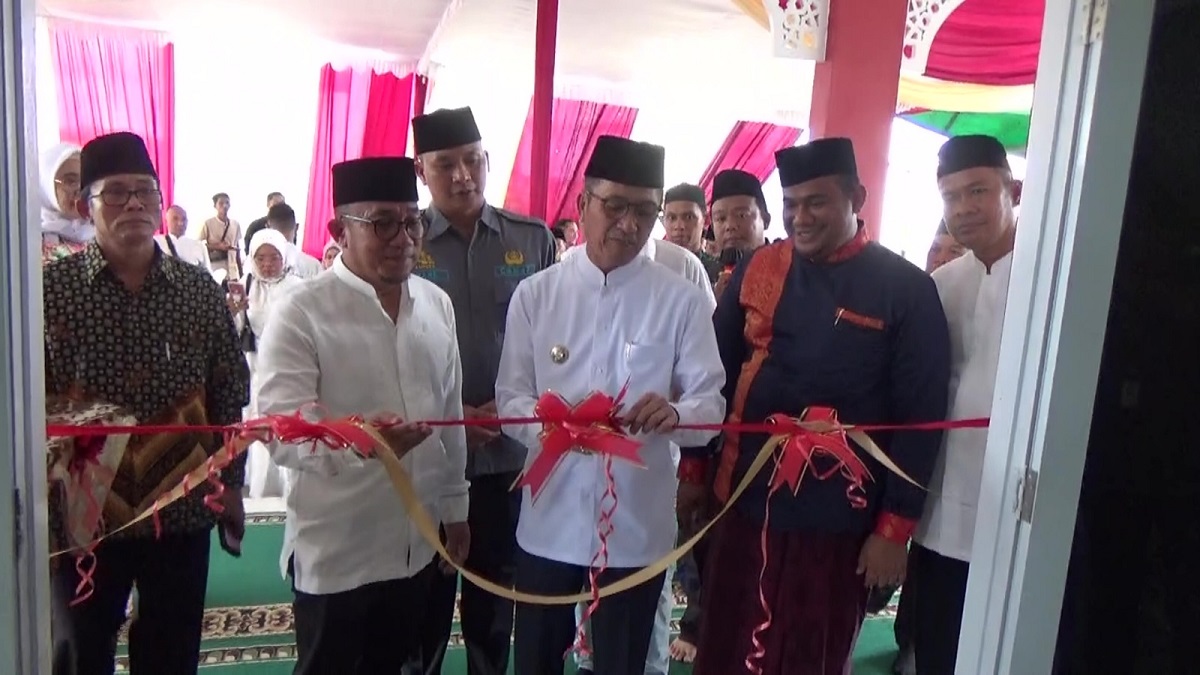 Resmikan 2 Masjid, Pj Walikota Palembang Minta Pengurus Masjid Selalu Memperhatikan Anak Yatim 