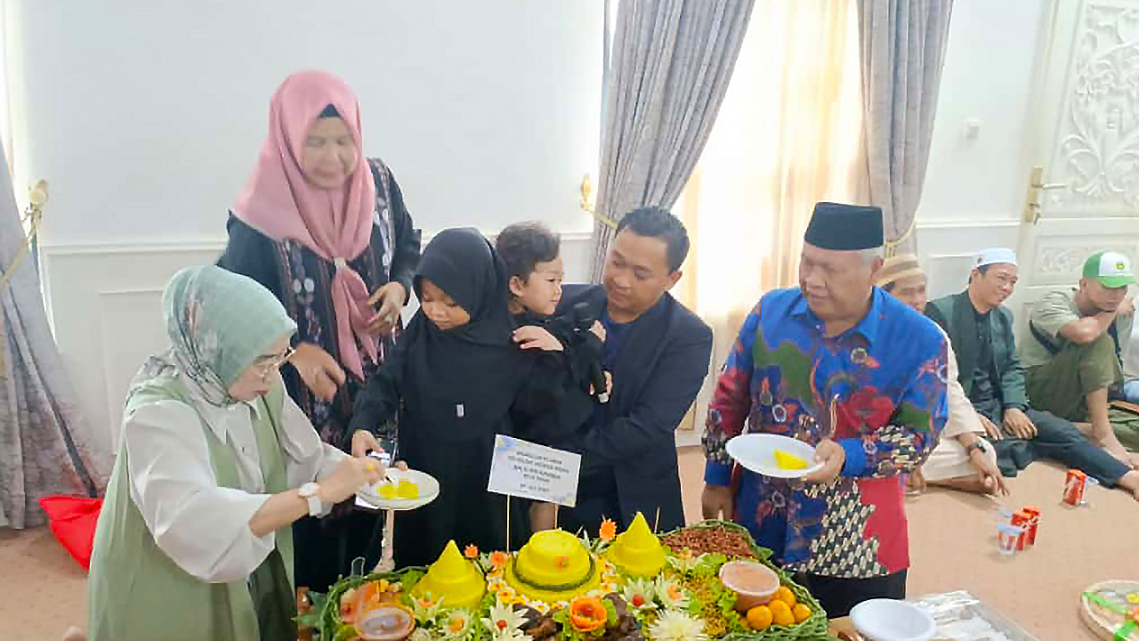 Milad Ke-39, CEO Holiday Angkasa Wisata Umrahkan 39 Jemaah