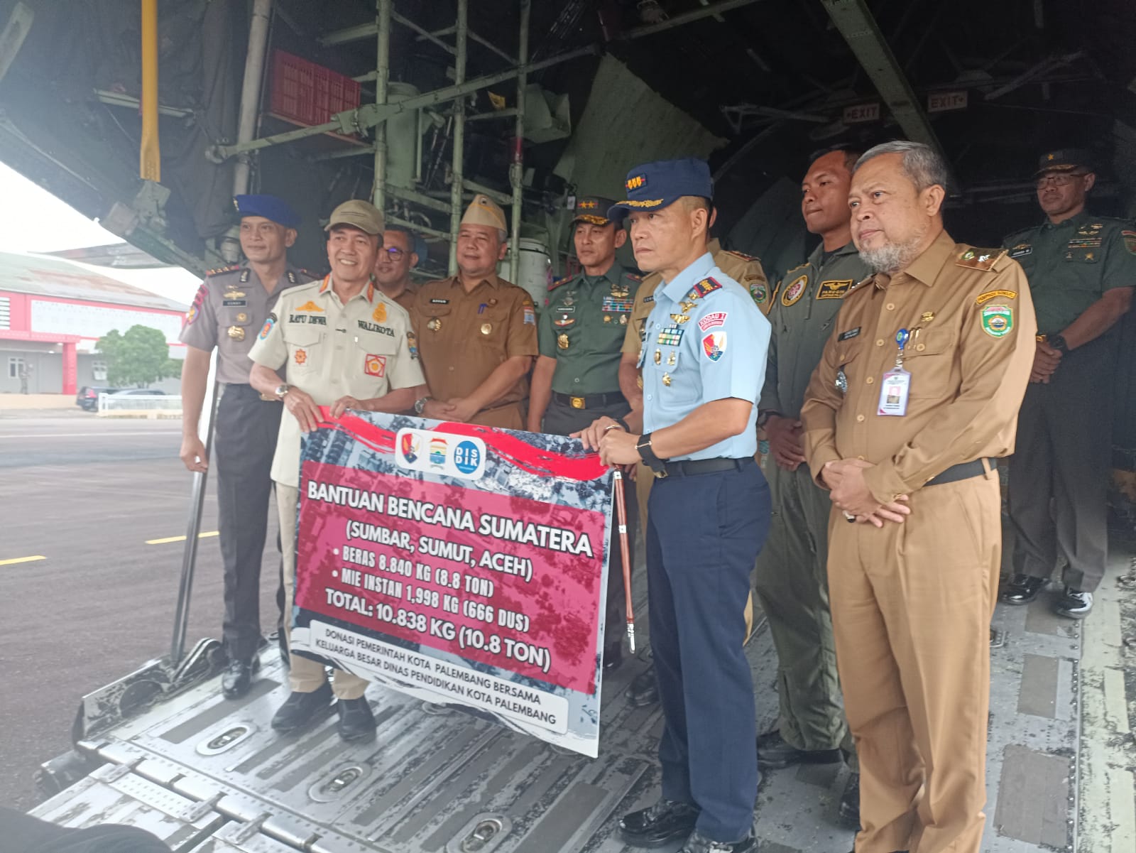 Bantuan Korban Bencana Sumatera  Diterbangkan Menggunakan Hercules