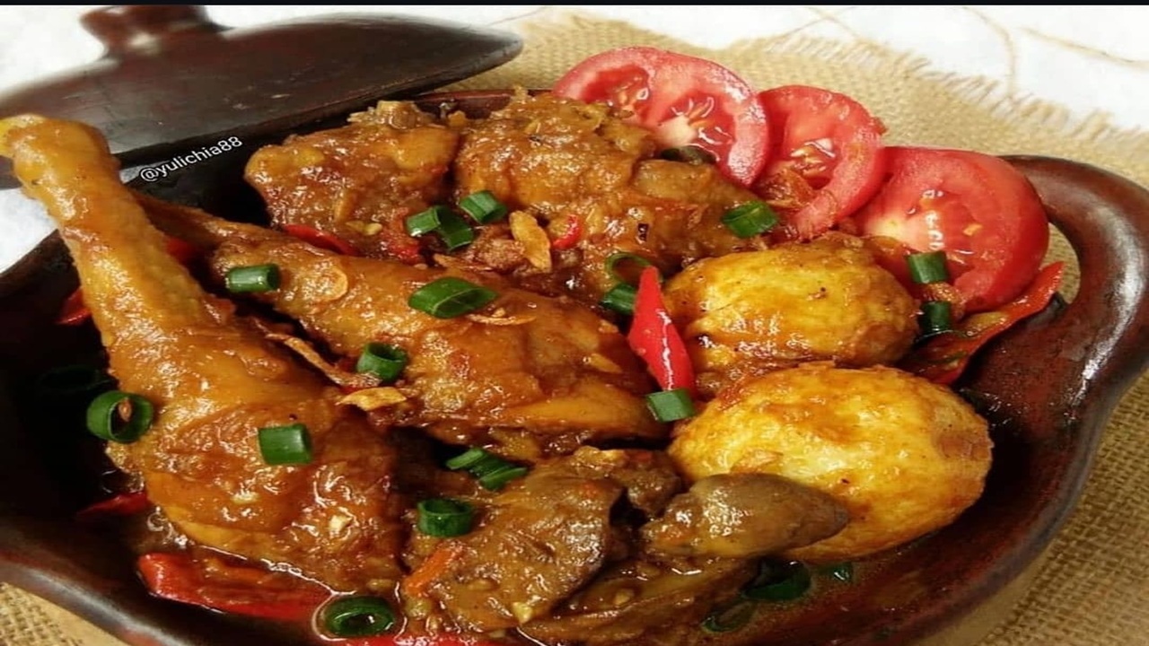 Semur Ayam Pedas Khas Palembang, Hidangan Gurih Manis yang Menggugah Selera