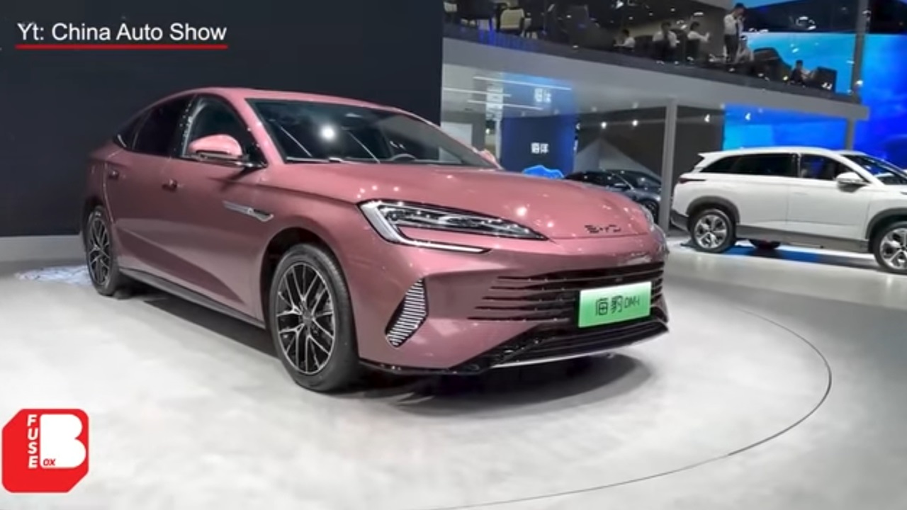 Perang Harga Mobil Listrik dari China, Sinyal Krisis Industri EV?