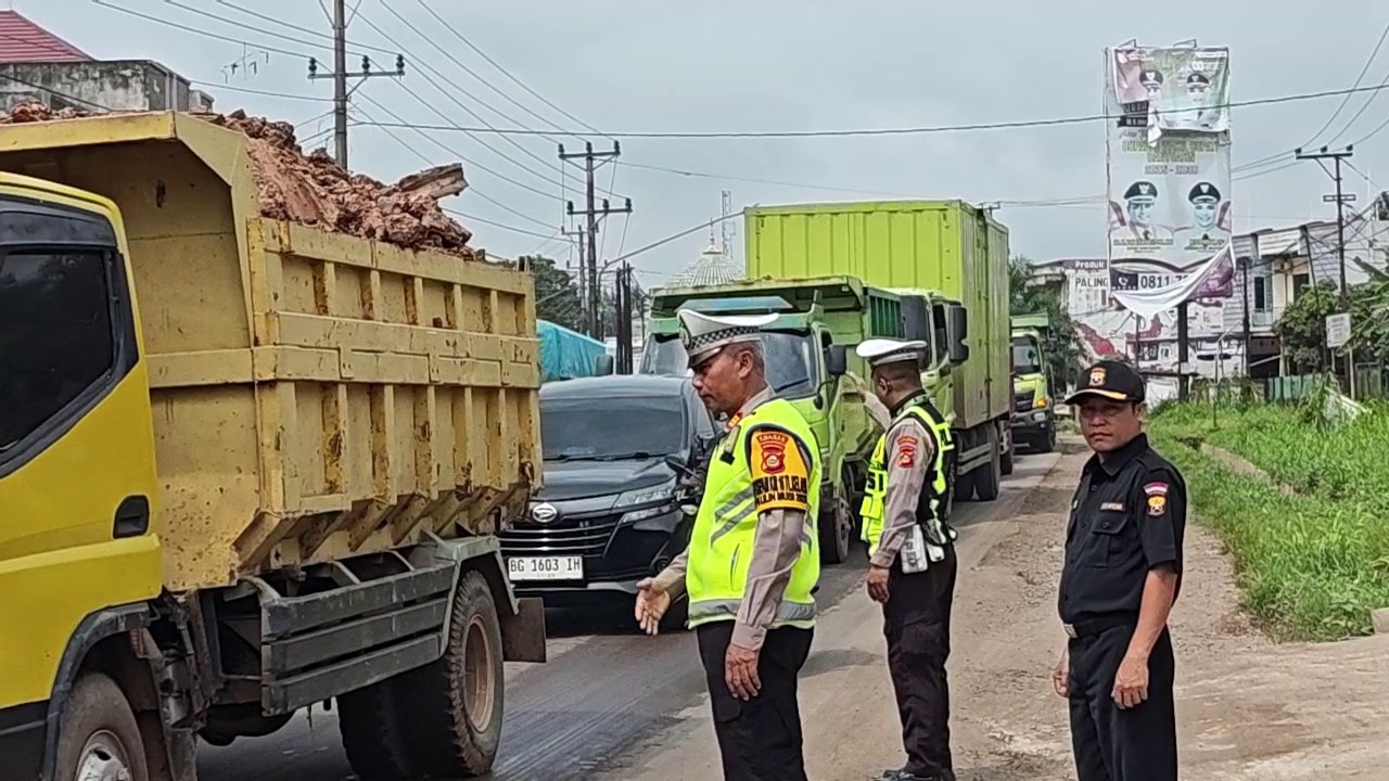 H-1 Natal, Arus Kendaraan di Jalur Palembang–Betung Meningkat, Sejumlah Titik Sempat Macet