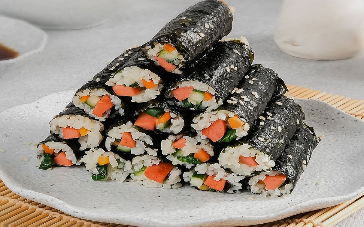 Mini Kimbap Rahasia Kudapan Korea yang Membuat Ketagihan