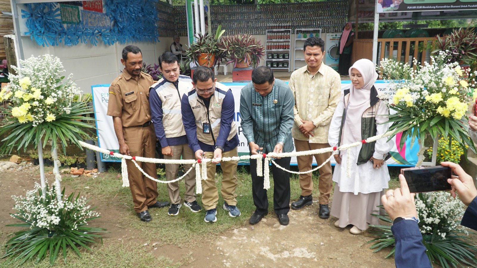Sampah Jadi Berkah: PLN UID S2JB Resmikan Program SPP Dibayar Sampah Bersama Qur’anic Farm dan Bank Sampah 