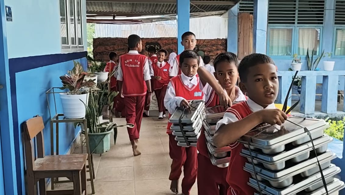 Setelah Sempat Dihentikan Sementara, Program Makan Bergizi Gratis Kembali Dimulai di SDN 178 Palembang
