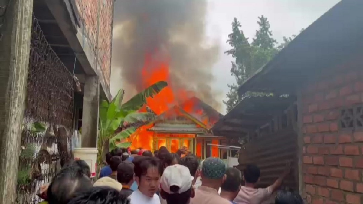 Diduga Korsleting Listrik, 2 Unit Rumah Warga di Gandus Palembang Diamuk si Jago Merah 