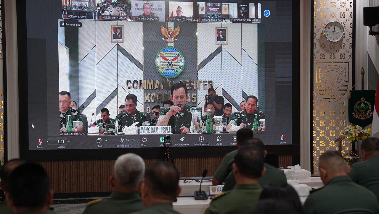 Pangdam II/Sriwijaya Mayjen TNI Ujang Darwis Beri Pengarahan kepada Dansat dan Kabalak
