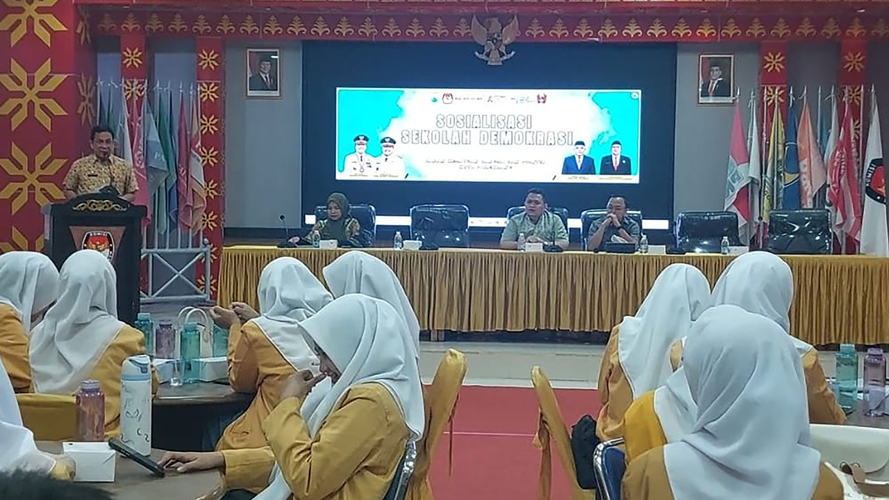 Kesbangpol Palembang Sosialisasi Sekolah Demokrasi 2025 Bersama SMA Muhammadiyah 1 Palembang