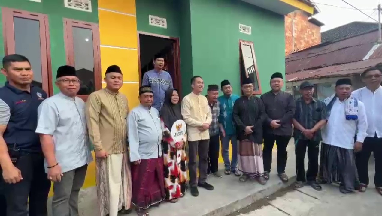 Momen Haru Tangis Warga Pecah Usai Dapat Bantuan Bedah Rumah dari Pj Walikota Palembang Ratu Dewa