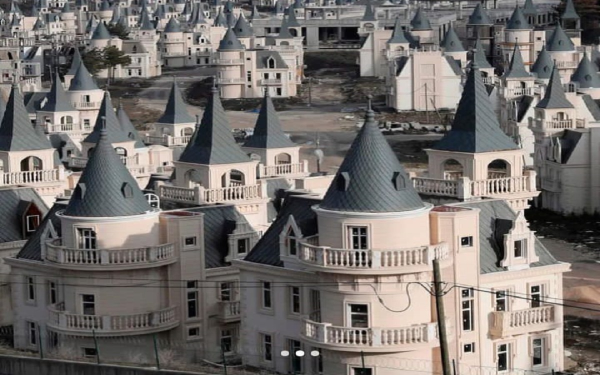 Kota Hantu Terbesar di Dunia! Burj Al Babas Perumahan Mewah Ala Disney Tak Berpenghuni Di Turkey