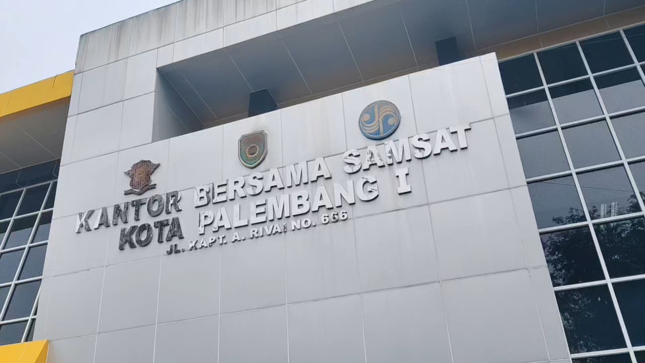 Kantor Samsat Diserbu Warga untuk Manfaatkan Pemutihan Pajak