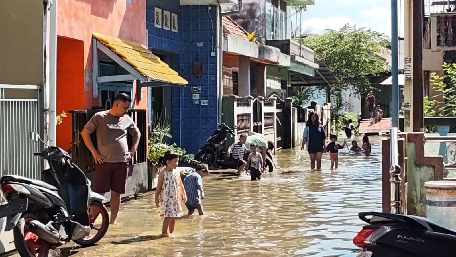 Warga 20 Ilir 2 Kembali ke Rumah Usai Banjir Surut