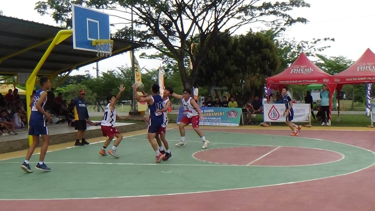 SMA Xavega B Kalahkan SMA IGS dengan Skor 10-3 pada Laga 3x3 Basketball Piala Pangdam II Sriwijaya