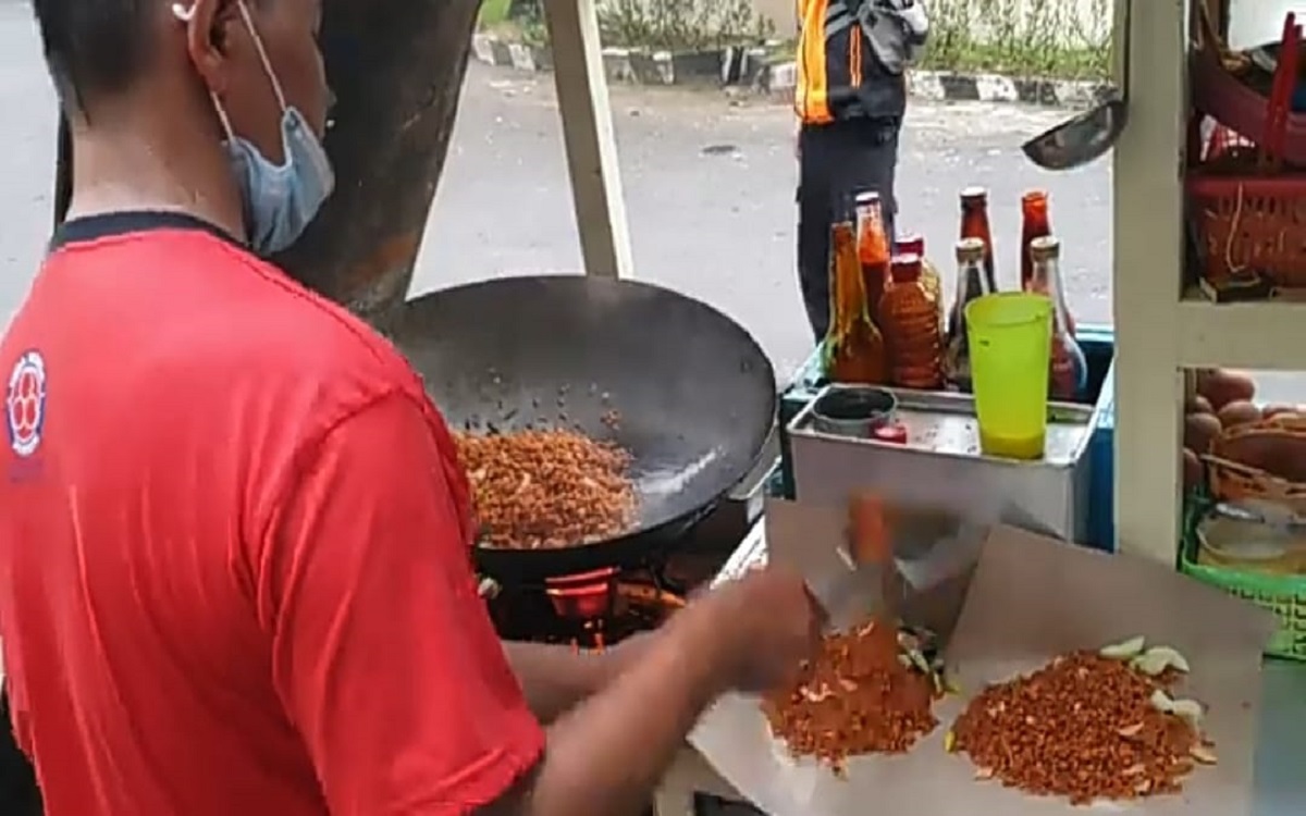 Suka Jajan Nasi Goreng? Ini Resep Bumbu Nasgor Abang Pinggir Jalan Yang Bisa Dibuat di Rumah