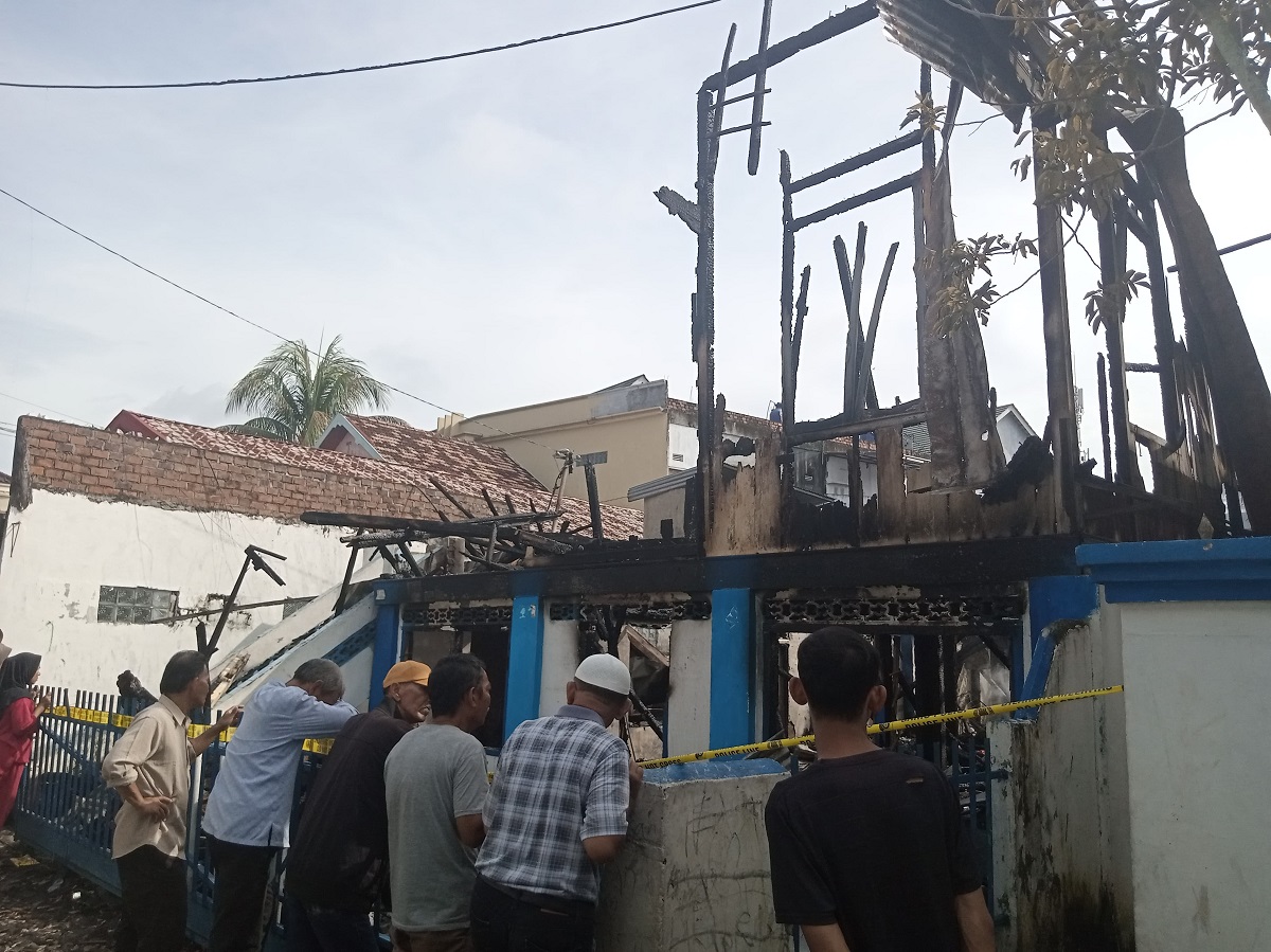 Kebakaran di Lorong Roda, Diduga Sengaja Dibakar Oleh Oknum Tidak Dikenal
