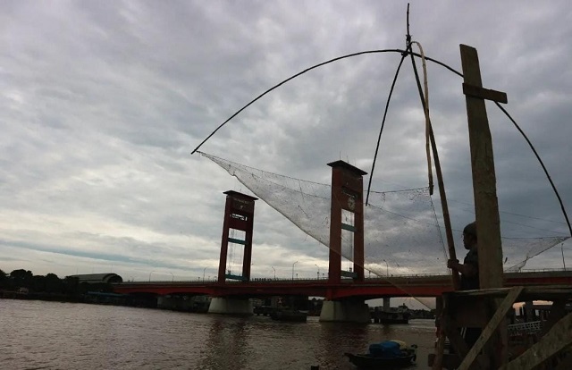 Tips dan Trik dari Nelayan Lokal Sungai Musi Palembang Agar Tangkapan Ikan Berlimpah!