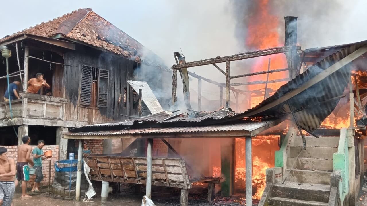 1 Rumah Panggung di Desa Dalam Muara Enim Ludes Terbakar, Diduga Akibat Korsleting Listrik