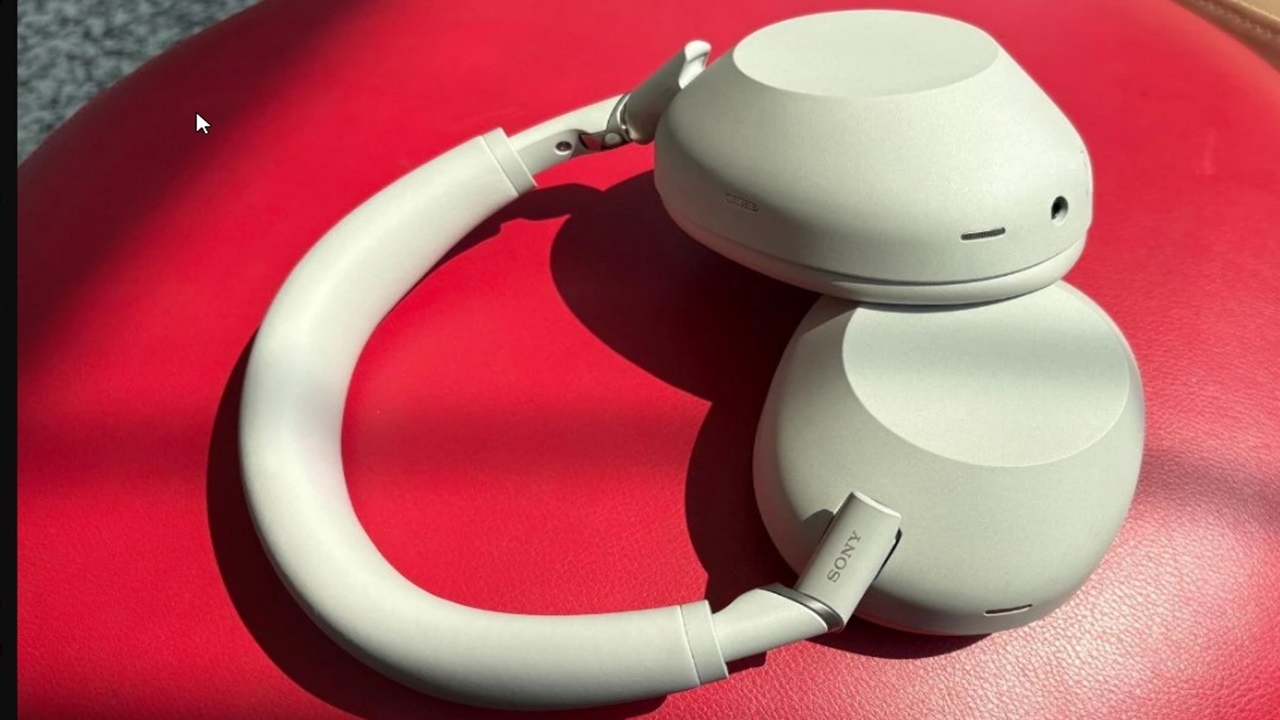 Sony menantang Bose dan Apple dengan headphone flagship WH-1000XM6