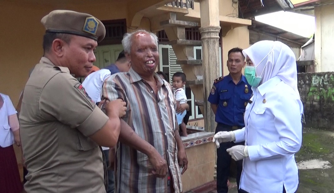 Wujud Kepedulian Pemimpin, Wawako Palembang Ajak Warga Sakit Berobat ke Rumah Sakit