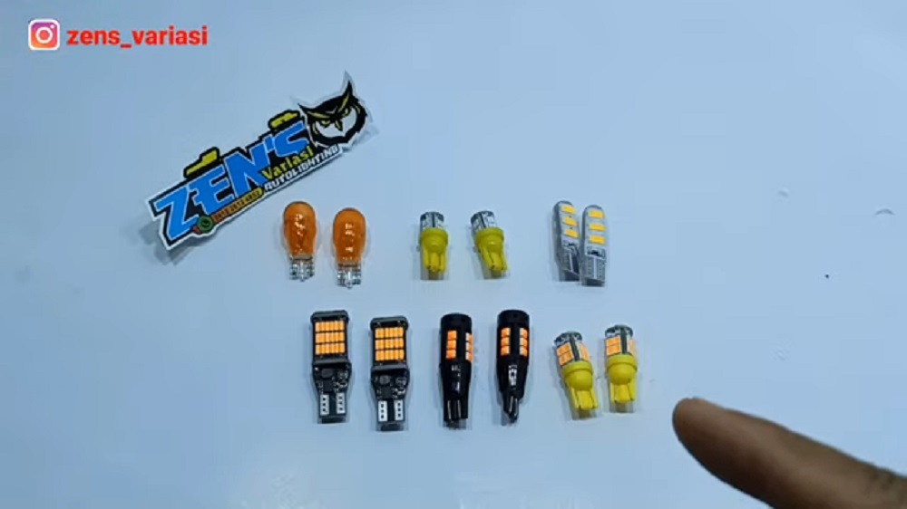 Perbandingan Lampu Sein Halogen dan LED pada Motor Modern, Mana yang Lebih Baik?
