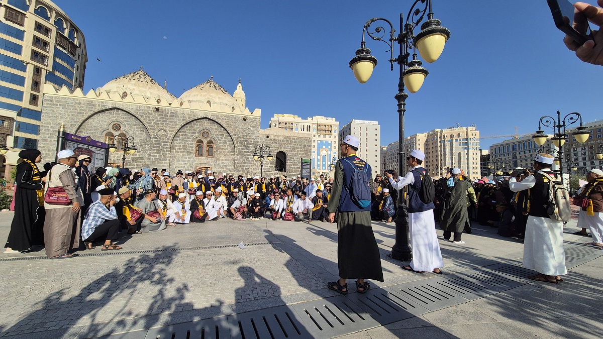 433 Jamaah Umroh Holiday Angkasa Wisata Laksanakan Ziarah Dalam Sekitar Masjid Nabawi