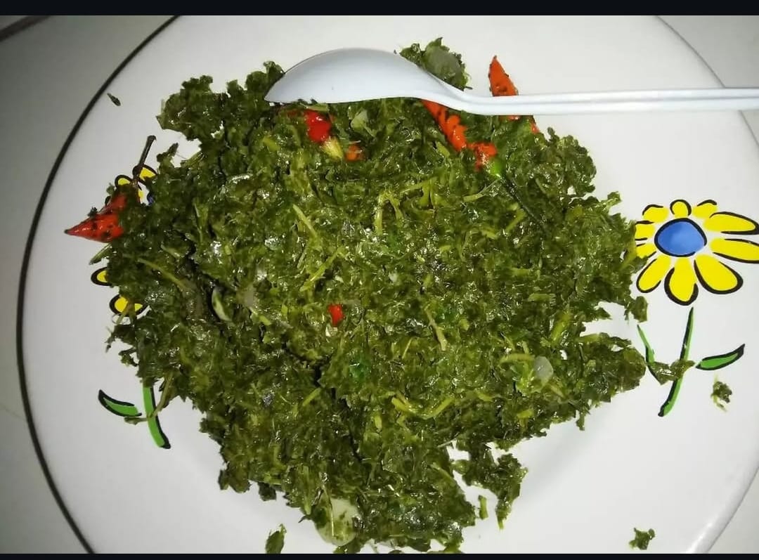 Tahok Tutok, Sayur Daun Ubi Khas Prabumulih yang Bikin Lidah Ketagihan!